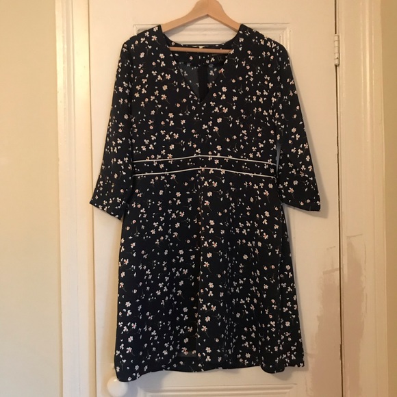 NWOT Petite Floral V-neck Fit and Flare Navy Blue Dress - Picture 2 of 7